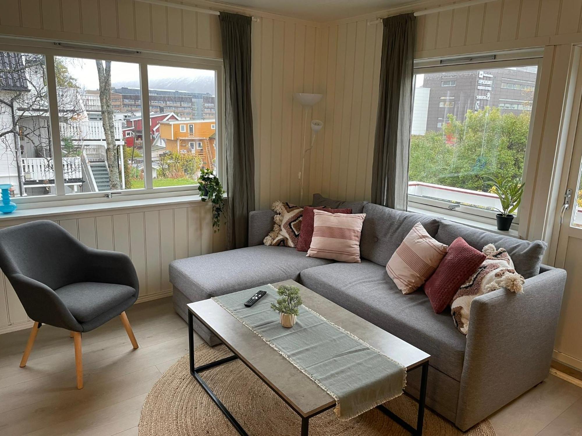 Centrally Located Apartment With 2 Bedrooms And Free Parking Tromso Ngoại thất bức ảnh